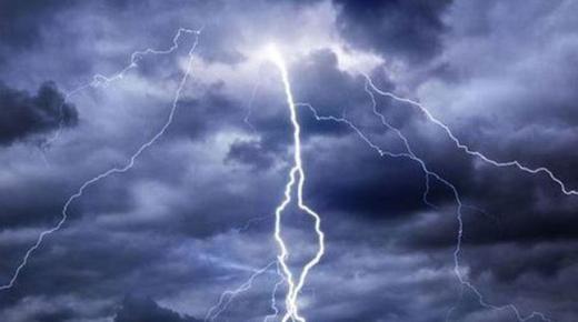 عواصف وأمطار وسيول مع حالة من الضباب في بعض الأماكن في المملكة