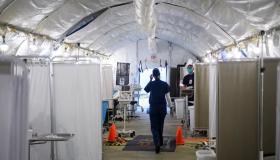 نصب خيام طبية لرعاية مصابي الإنفلونزا المتزايد في الولاية