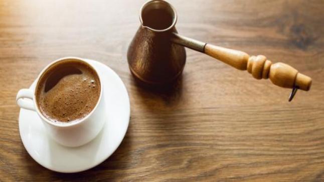 القهوة سلاح ذو حدين.. تعرف على الفوائد والأضرار