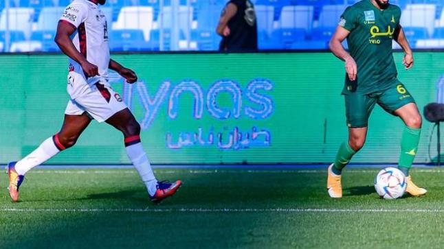 الخليج يهزم الرائد بثلاثة أهداف نظيفة في دوري روشن السعودي
