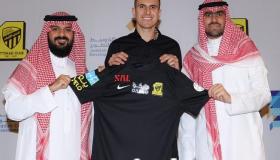 قبل مواجهة نظيره الهلال .. الاتحاد يعلن عن نجاحه في التجديد لحارسه البرازيلي