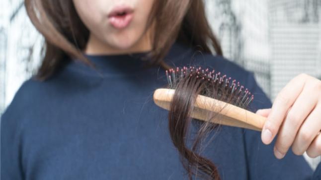 كيف نمنع تساقط الشعر بعد الولادة؟