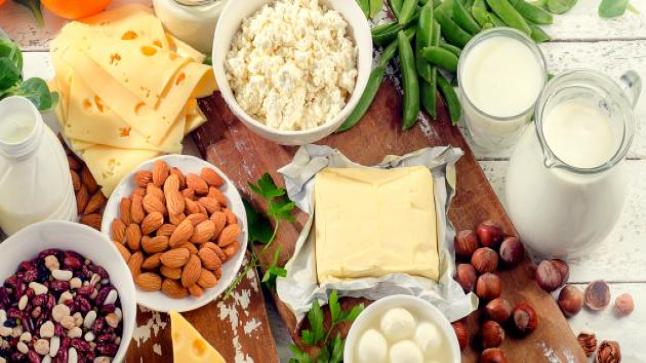 “أبرزها الفاصولياء والجبن البري”.. أطعمة بها نسب كالسيوم قليلة